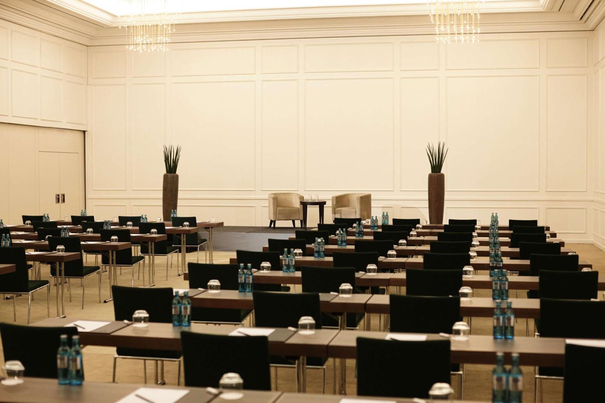 Hilton Frankfurt Отель Gravenbruch